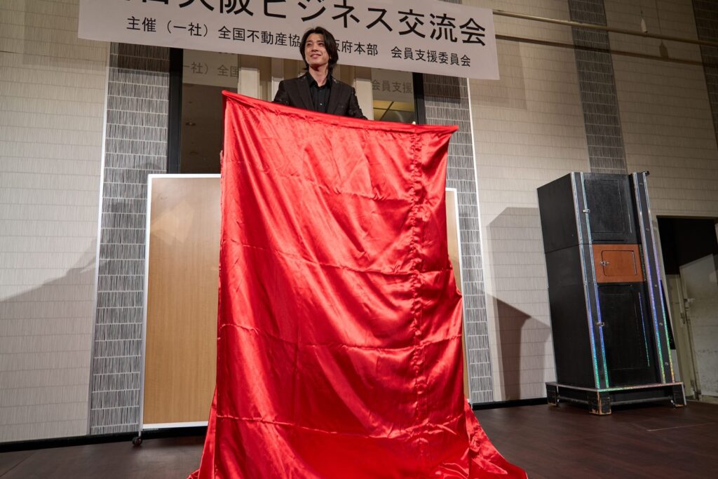 大阪ビジネス交流会でのイリュージョンショー